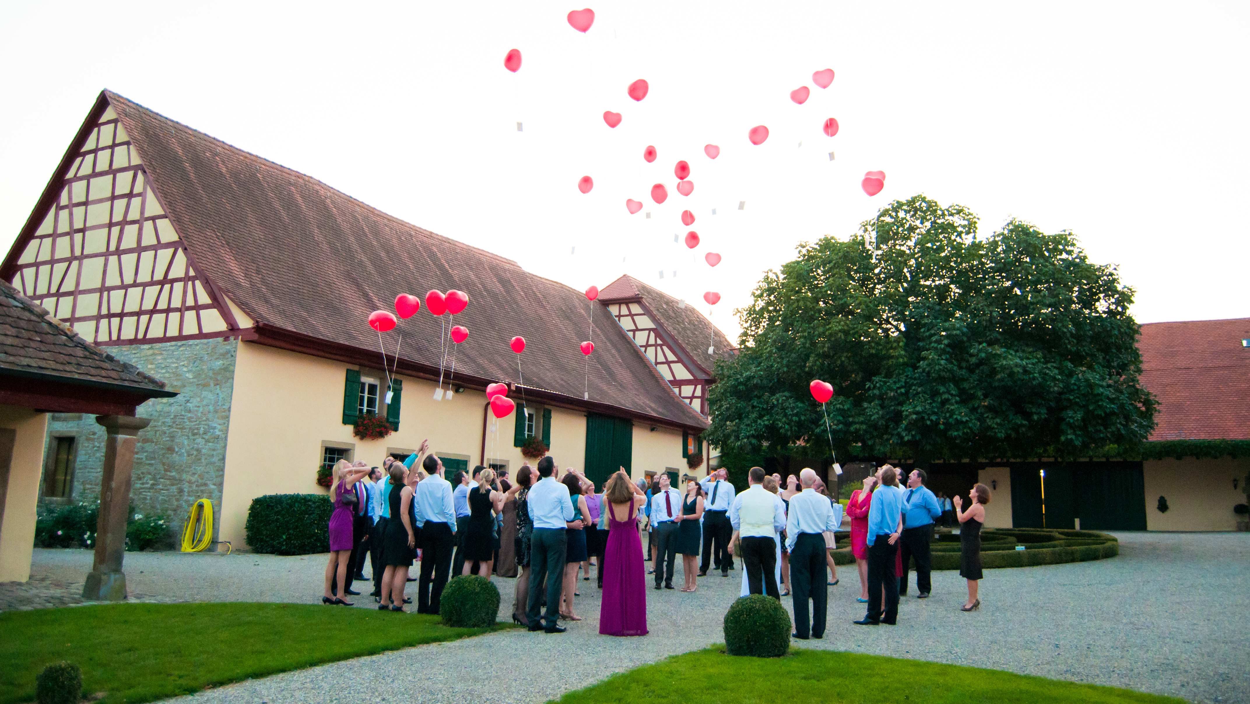Festlich gedeckter Saal im Gut Schwarzerdhof